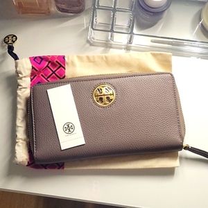 Tory Burch Carson Zip Wallet